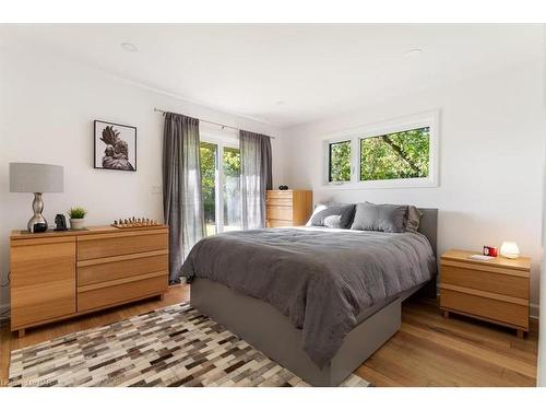 1717 Cream Street, Pelham, ON - Indoor Photo Showing Bedroom