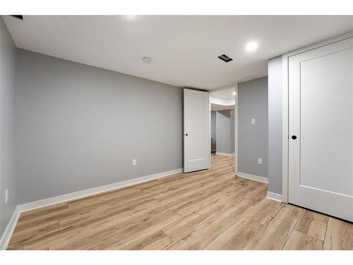 1717 Cream Street, Pelham, ON - Indoor Photo Showing Other Room