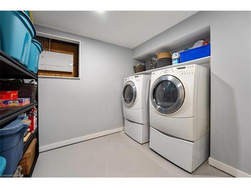 1717 Cream Street, Pelham, ON - Indoor Photo Showing Laundry Room