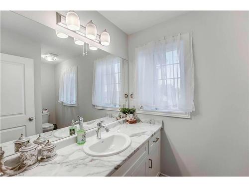 7125 Parsa Street, Niagara Falls, ON - Indoor Photo Showing Bathroom