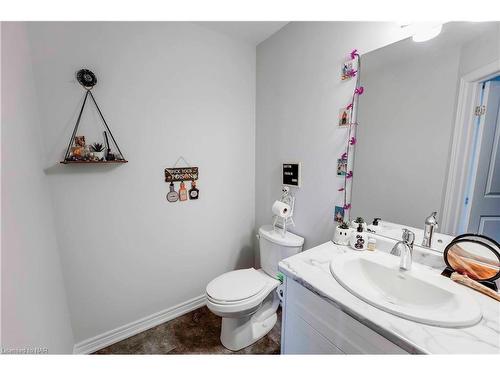 7125 Parsa Street, Niagara Falls, ON - Indoor Photo Showing Bathroom