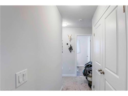 7125 Parsa Street, Niagara Falls, ON - Indoor Photo Showing Other Room