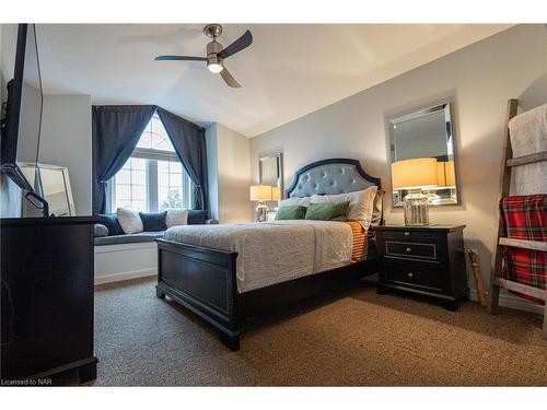 8378 Atack Court, Niagara Falls, ON - Indoor Photo Showing Bedroom