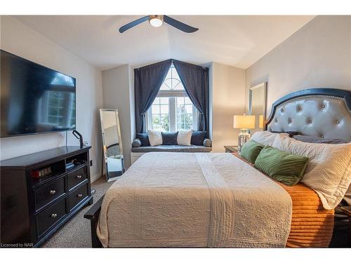 8378 Atack Court, Niagara Falls, ON - Indoor Photo Showing Bedroom