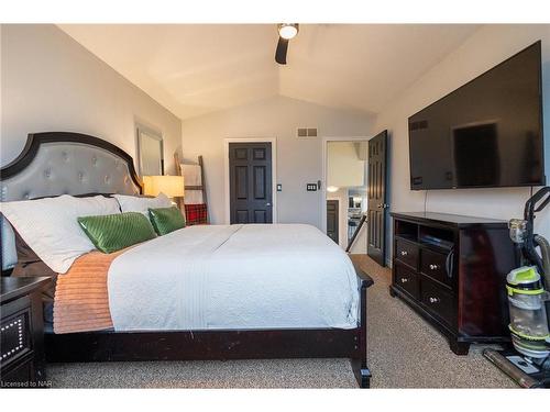 8378 Atack Court, Niagara Falls, ON - Indoor Photo Showing Bedroom