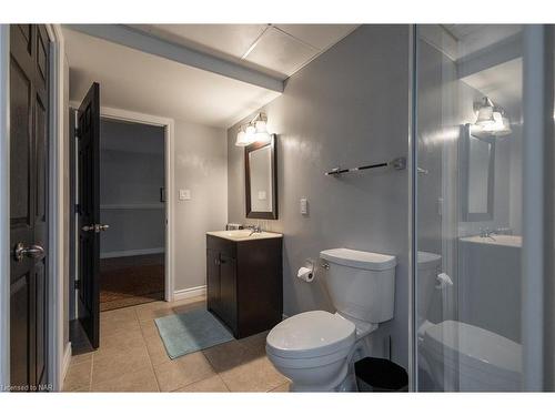 8378 Atack Court, Niagara Falls, ON - Indoor Photo Showing Bathroom