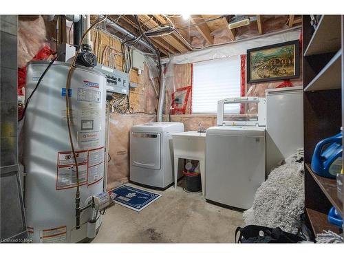 8378 Atack Court, Niagara Falls, ON - Indoor Photo Showing Laundry Room