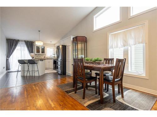 8378 Atack Court, Niagara Falls, ON - Indoor Photo Showing Dining Room