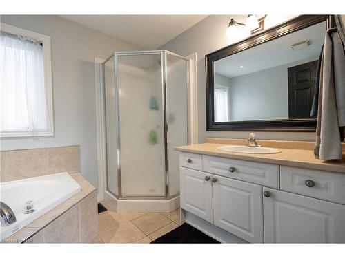 8378 Atack Court, Niagara Falls, ON - Indoor Photo Showing Bathroom