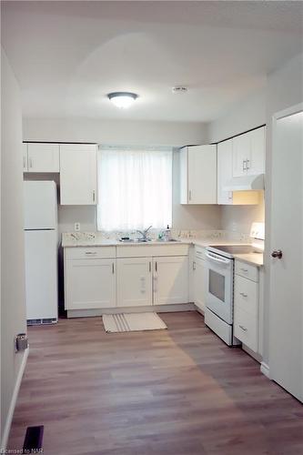 40-8136 Coventry Road, Niagara Falls, ON - Indoor Photo Showing Kitchen