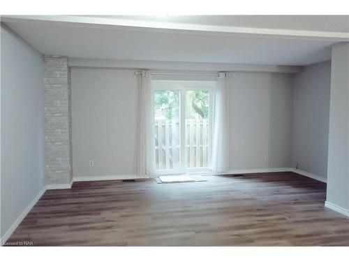 40-8136 Coventry Road, Niagara Falls, ON - Indoor Photo Showing Other Room