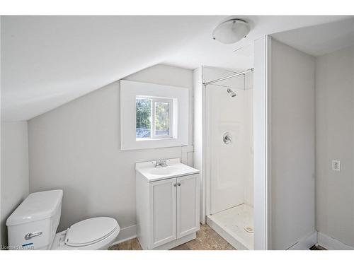 58 Court Street, St. Catharines, ON - Indoor Photo Showing Bathroom