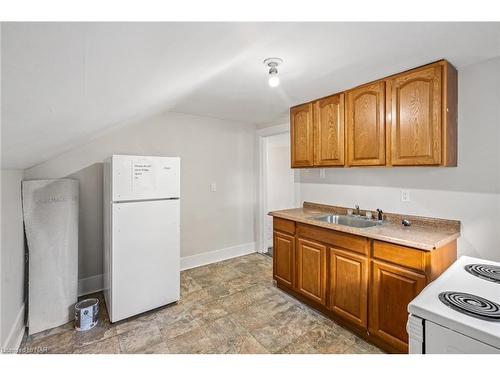 58 Court Street, St. Catharines, ON - Indoor Photo Showing Kitchen