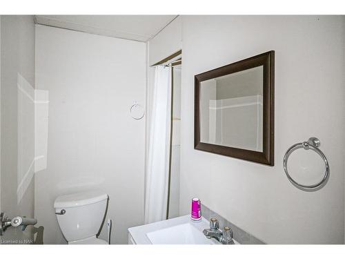 58 Court Street, St. Catharines, ON - Indoor Photo Showing Bathroom