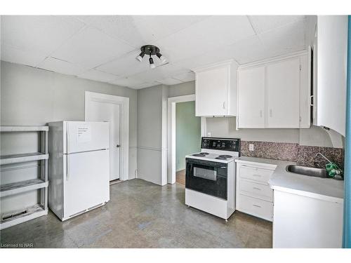 58 Court Street, St. Catharines, ON - Indoor Photo Showing Kitchen