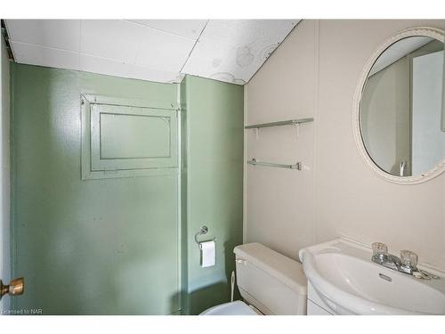 58 Court Street, St. Catharines, ON - Indoor Photo Showing Bathroom