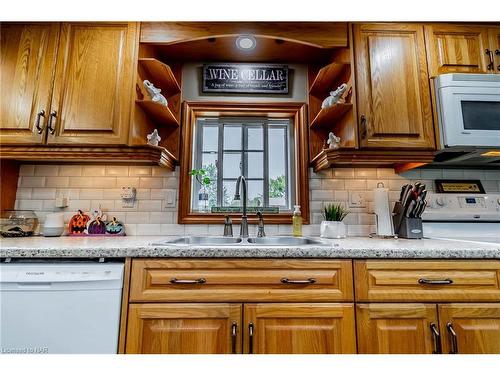 52078 Regional 24 Road, Wainfleet, ON - Indoor Photo Showing Kitchen With Double Sink