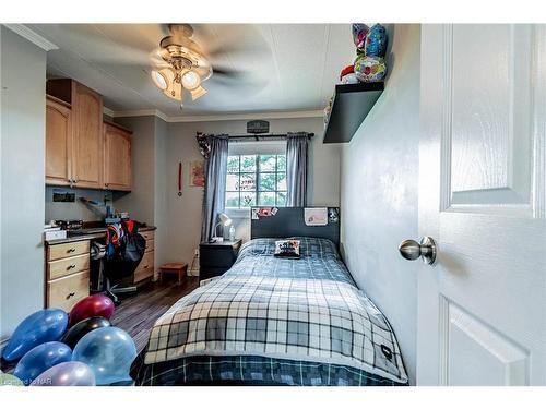 52078 Regional 24 Road, Wainfleet, ON - Indoor Photo Showing Bedroom