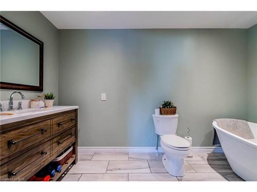 52078 Regional 24 Road, Wainfleet, ON - Indoor Photo Showing Bathroom