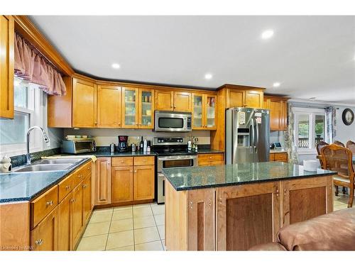 1900 Garrison Road, Fort Erie, ON - Indoor Photo Showing Kitchen With Double Sink