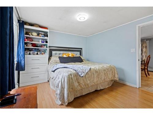 1900 Garrison Road, Fort Erie, ON - Indoor Photo Showing Bedroom