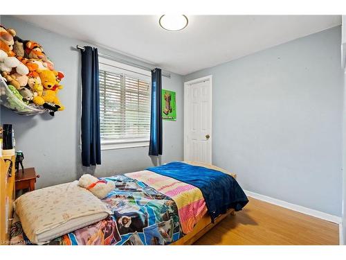 1900 Garrison Road, Fort Erie, ON - Indoor Photo Showing Bedroom