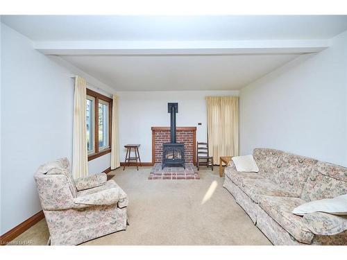 214 Bowen Road, Fort Erie, ON - Indoor Photo Showing Living Room With Fireplace