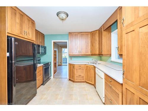 214 Bowen Road, Fort Erie, ON - Indoor Photo Showing Kitchen