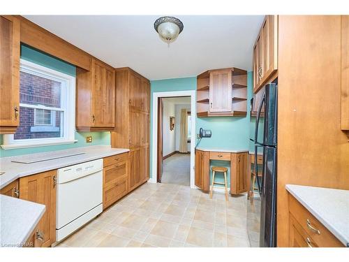 214 Bowen Road, Fort Erie, ON - Indoor Photo Showing Kitchen