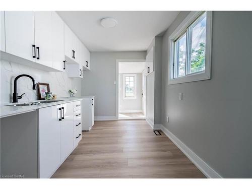 321 Dieppe Street, Welland, ON - Indoor Photo Showing Kitchen