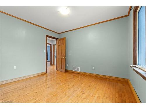 5648 Royal Manor Drive, Niagara Falls, ON - Indoor Photo Showing Other Room