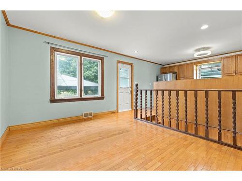 5648 Royal Manor Drive, Niagara Falls, ON - Indoor Photo Showing Other Room