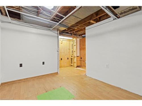 5648 Royal Manor Drive, Niagara Falls, ON - Indoor Photo Showing Basement