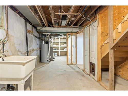 5648 Royal Manor Drive, Niagara Falls, ON - Indoor Photo Showing Basement