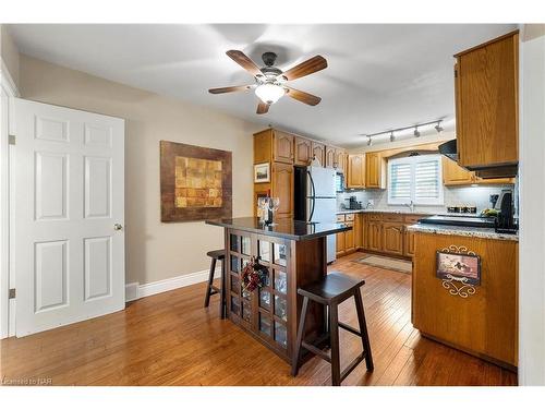 1515 Haist Street, Fonthill, ON - Indoor Photo Showing Kitchen