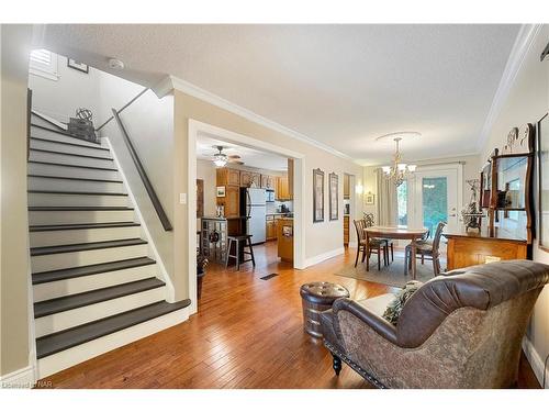 1515 Haist Street, Fonthill, ON - Indoor Photo Showing Living Room