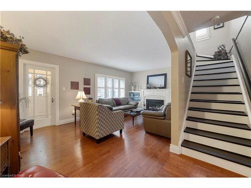 1515 Haist Street, Fonthill, ON - Indoor Photo Showing Living Room With Fireplace