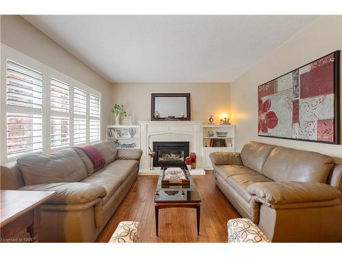 1515 Haist Street, Fonthill, ON - Indoor Photo Showing Living Room With Fireplace