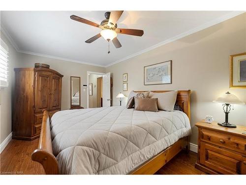 1515 Haist Street, Fonthill, ON - Indoor Photo Showing Bedroom