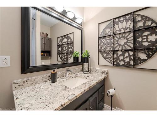 1515 Haist Street, Fonthill, ON - Indoor Photo Showing Bathroom