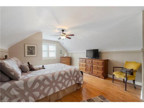 1515 Haist Street, Fonthill, ON - Indoor Photo Showing Bedroom