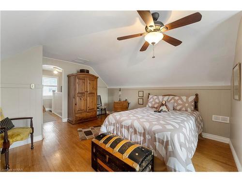 1515 Haist Street, Fonthill, ON - Indoor Photo Showing Bedroom