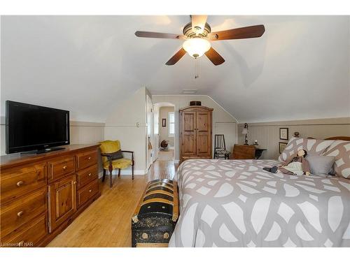 1515 Haist Street, Fonthill, ON - Indoor Photo Showing Bedroom