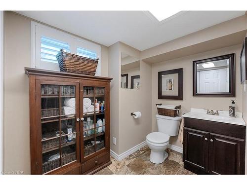 1515 Haist Street, Fonthill, ON - Indoor Photo Showing Bathroom