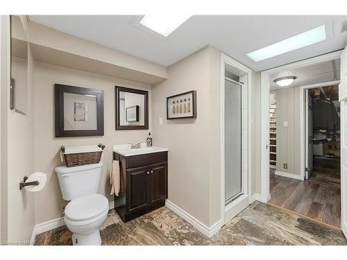 1515 Haist Street, Fonthill, ON - Indoor Photo Showing Bathroom