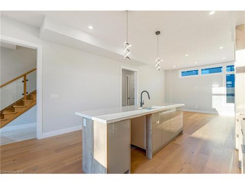 35 Wellspring Way, Pelham, ON - Indoor Photo Showing Kitchen With Upgraded Kitchen