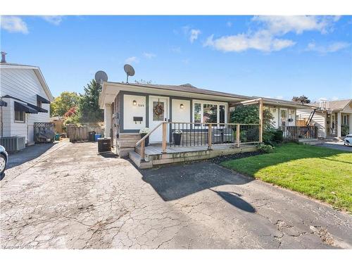 7086 Briarwood Avenue, Niagara Falls, ON - Outdoor With Deck Patio Veranda