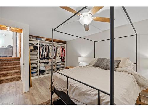 7086 Briarwood Avenue, Niagara Falls, ON - Indoor Photo Showing Bedroom