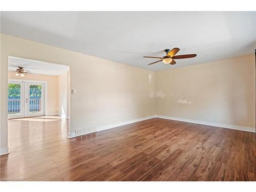 7488 Wanless Street, Niagara Falls, ON - Indoor Photo Showing Other Room