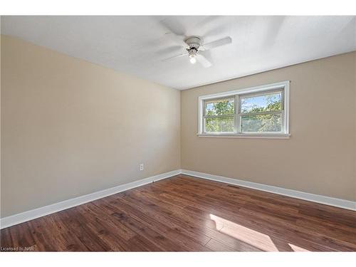 7488 Wanless Street, Niagara Falls, ON - Indoor Photo Showing Other Room